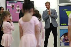 Принц Гарри на детском уроке балета. Забавное видео