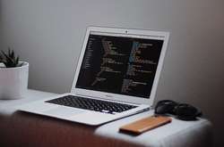 В Нидерландах создали сайт, который приятным голосом комментирует все ваши действия