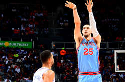 Українець Лень допоміг «Атланті» перемогти в НБА (відео)