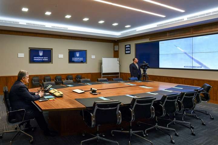 Президент Петро Порошенко 4 квітня спостерігав за випробуванням ракет українського виробництва - На Одещині успішно випробували новітні українські ракети