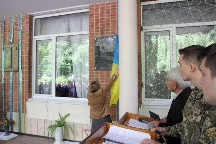 На корпусі ВНТУ відкрили меморіальну дошку загиблому в АТО бійцю-випускнику