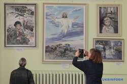 У столичній мерії відкрилася виставка малюнків політв’язня Сущенка