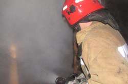 У гаражі в Києві вщент згоріли автомобіль і мотоцикл