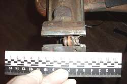 Чоловік знайшов у парку небезпечний предмет і вдома почав його розпилювати