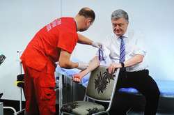 Другий аналіз показав відсутність алкоголю і наркотиків в крові Порошенка