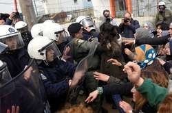 Протести у Греції: мігранти перекрили залізницю та закидали камінням поліцію