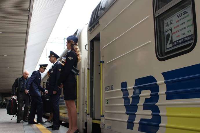 «Укрзалізниця» призначила на свята 54 додаткових потяги