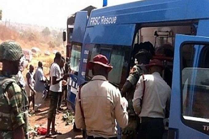 У Нігерії перекинувся пасажирський автобус: два десятки загиблих