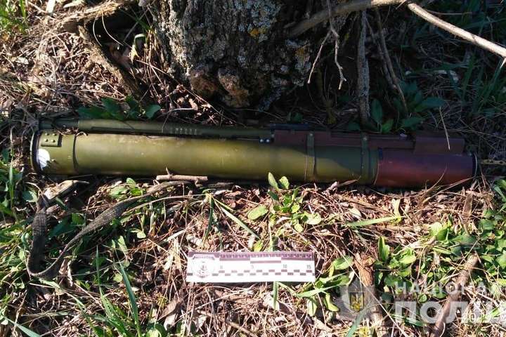 У Миколаївській області чоловік знайшов у лісосмузі гранатомет
