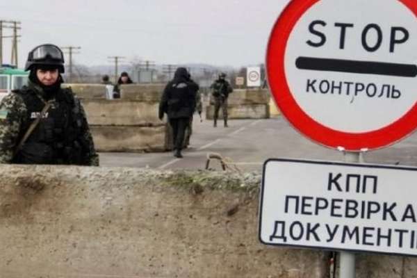 На Донбасі у чергах на контрольних пунктах застрягли 145 автомобілів