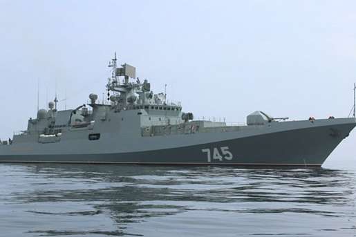 Біля берегів Криму російський фрегат «знищував» кораблі і підводні човни