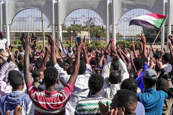 У Судані тривають масові антипрезидентські демонстрації
