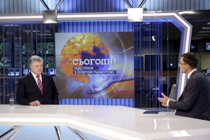 <span>Президент Петро Порошенко з журналістом Олегом Панютою</span> - Верховним Головнокомандувачем не може бути людина, залежна від наркотиків, - Порошенко