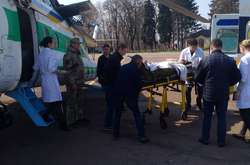 Пораненого на Донбасі прикордонника доставили в клініку до Києва