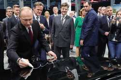 Фейкові санкції? Mercedes відкрив завод під Москвою, Путін дуже радий