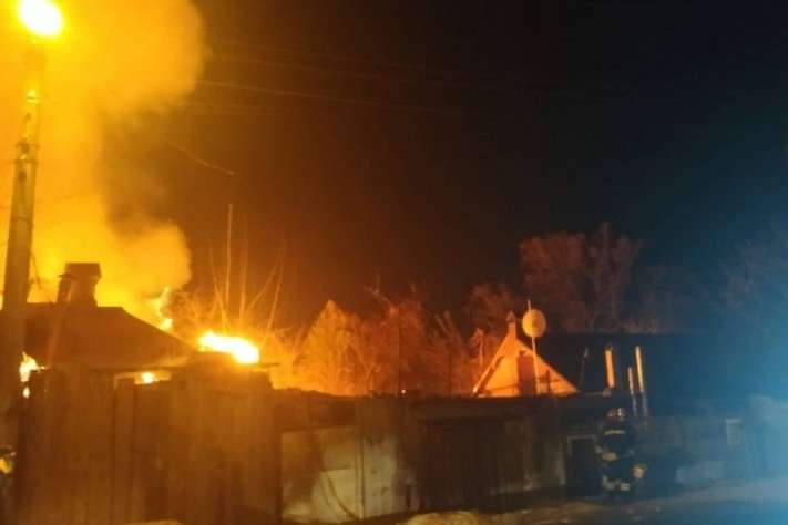 Рятувальники локалізували велику пожежу на столичній Куренівці