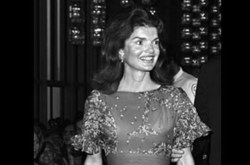 Внучка Джеки Кеннеди призналась, что донашивает за бабушкой платье от Valentino