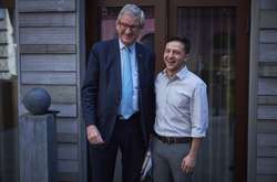 Кандидат у президенти Володимир Зеленський та  екс-міністр закордонних справ Швеції Карл Більдт 