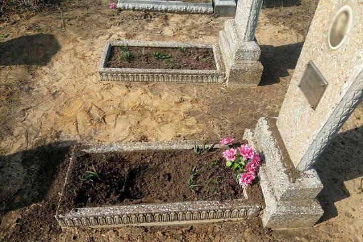 На Донеччині жінка підірвалась, прибираючи могилу на цвинтарі 