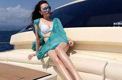 Особисті літаки та наддорогі авто. Як насолоджується життям золота молодь Китаю