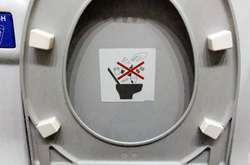 Киянам нагадали, що унітаз – це не смітник 