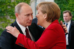 Про своє бажання співпрацювати з Росією Меркель заявляла неодноразово. Крім того, в останні пару років німецькі дипломати та депутати відкрито виступають за послаблення санкційного тиску на РФ