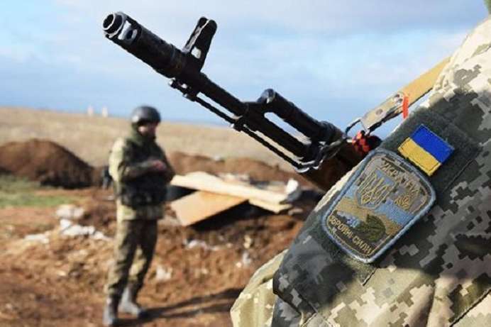 На Донбасі бойовики обстріляли українських військових, є втрати