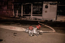 Полум'я повністю знищило дві торгові точки і пошкодило декілька сусідніх