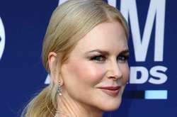 51-летняя Николь Кидман в откровенном платье появилась на вручении музыкальной премии