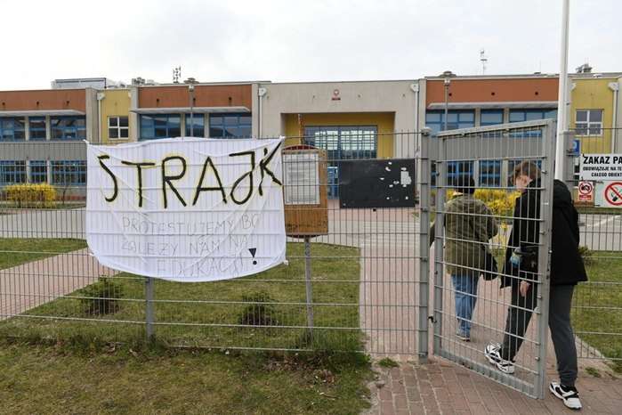 500 доларів – не гроші! Чому польські вчителі вийшли на страйк