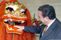  В 2003 году тогдашний канцлер ФРГ Герхард Шрёдер еще не боялся китайского дракона 