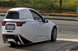 Канадцы запустили в Китае производство трехколесного конкурента Tesla (фото)