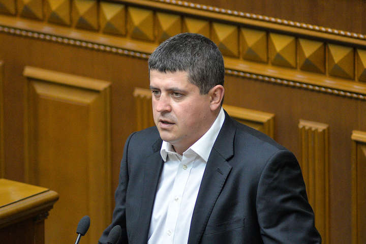 У Яценюка нагадали, що парламентська передвиборча кампанія ще не розпочалася і робоче місце депутатів у Раді