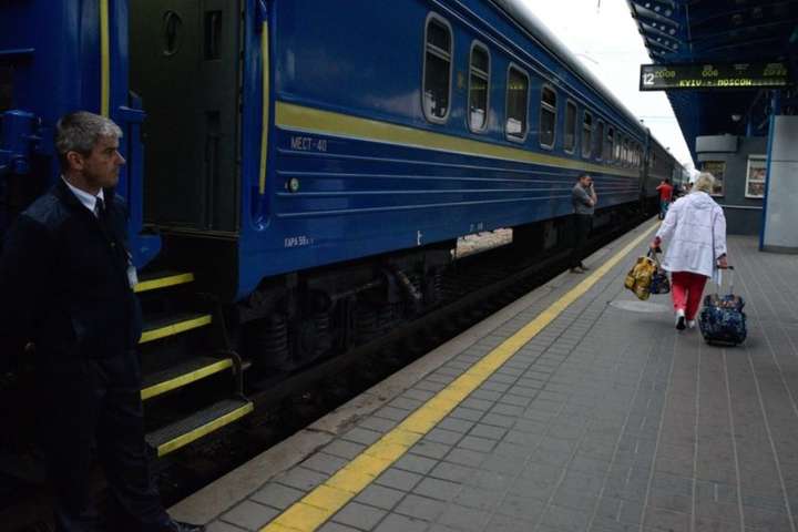 «Укрзалізниця» призначила ще 19 додаткових поїздів на Великдень