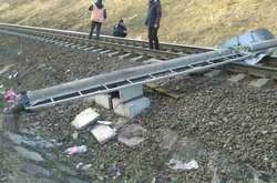 24 березня 2019 року невідомі особі на перегоні Озерний-Трипілля-Дніпровське розбили щоглу зі світлофором та наклали її на колію