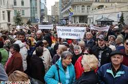 Під офісом Зеленського зібрався мітинг. Зе!Команда попередила про можливі провокації