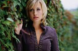 Звезда сериала «Тайны Смолвиля» Эллисон Мэк призналась, что вербовала женщин в сексуальное рабство