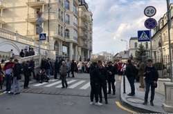 Акция протеста под офисом Зеленского