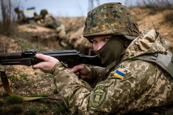 Бойовики 13 разів обстріляли військових на Донбасі
