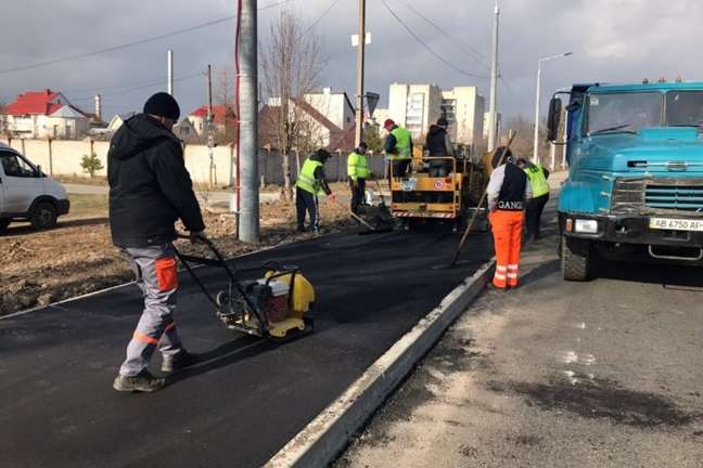  По Гніванському шосе триває капітальний ремонт тротуарів