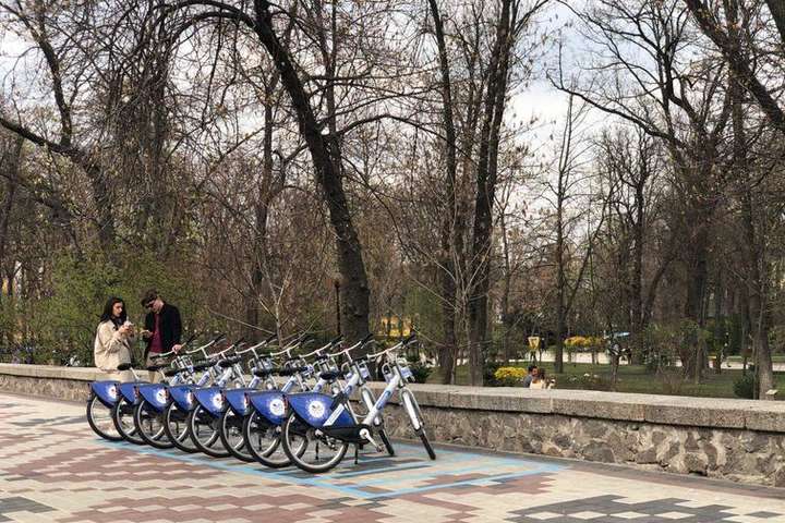 Велосезон у Києві відкрито: байки повернулися на парковки Next bike (фото)
