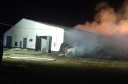 На Київщині сталася масштабна пожежа на фермерському господарстві (фото)