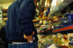 Чоловік взяв товар з полиці та втік