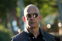 Видання, яке шантажувало главу Amazon, виставлене на продаж