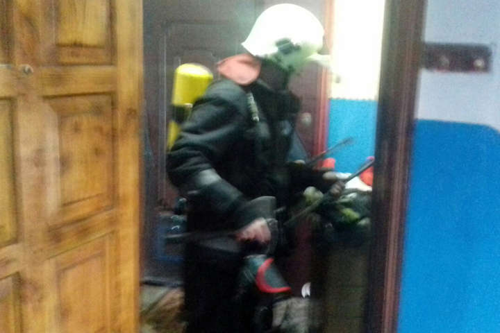 На Київщині під час пожежі у власній квартирі загинув чоловік