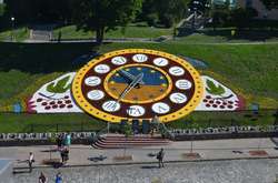Квітковий годинник у центрі Києва демонтують