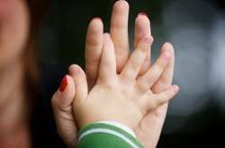 У столиці одинокі матері і батьки отримають премію від мера