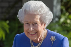 Королева Елизавета II начала активно готовить Кейт Миддлтон к принятию короны