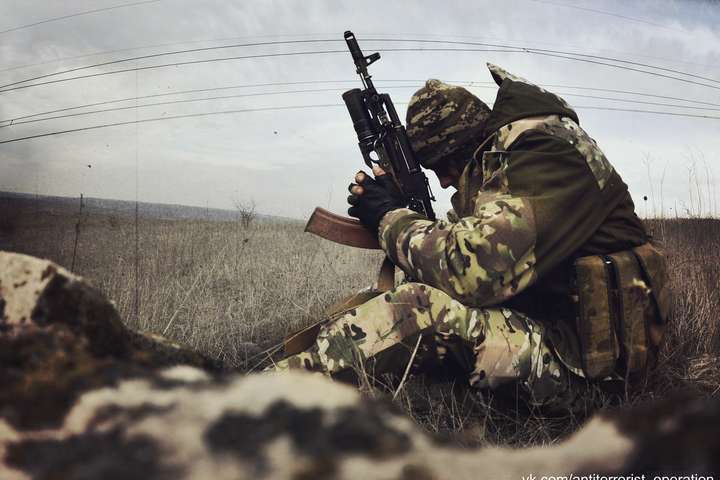 На Донбасі за день бойовики поранили вісім українських військових