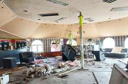 У Києві зносять незаконний розважальний заклад з танцівницями (фото)